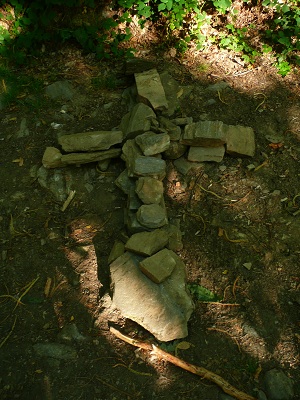 Croix de pierres sur les chemins de Compostelle