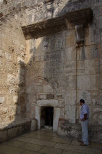 Porte étroite de la basilique de la Nativité (Bethléem)
